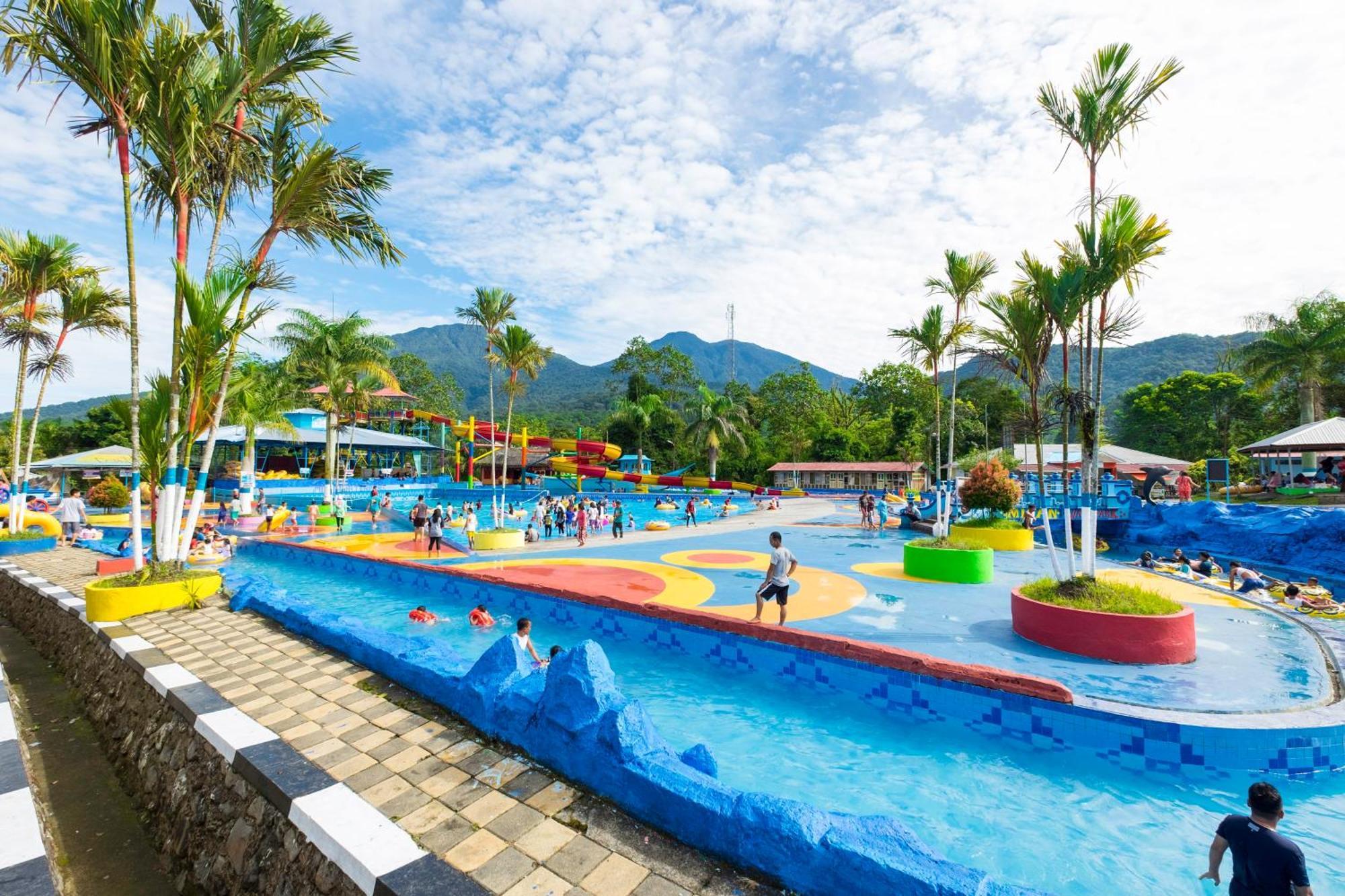 Mifan Resort And Waterpark Padang Panjang Exterior photo